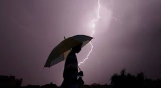 അറ്റൻഷൻ പ്ലീസ്… അഞ്ച് ദിവസം മിന്നലും മഴയും; കനത്ത കാറ്റിനും സാധ്യതയെന്ന് കാലാവസ്ഥാ മുന്നറിയിപ്പ്