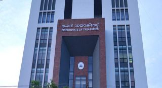 ട്രഷറി ഡയറ്കടറും ഭരണാനുകൂല സംഘടനയും തമ്മില്‍ പോരെന്ന് ആക്ഷേപം; പ്രമോഷനും ട്രാന്‍സ്ഫറും കട്ടപ്പുറത്ത്