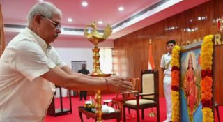 രാജ്ഭവനിലെ ഭാരതാംബ ചിത്രവിവാദത്തിൽ വിട്ടുവീഴ്ചയില്ലാതെ ഗവർണർ; ഫോട്ടോകൾ പുറത്തുവിട്ട് രാജ്ഭവന്‍
