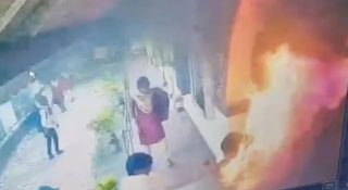 അധ്യാപകന്റെ പീഡനത്തെ തുടർന്ന് വിദ്യാർത്ഥിനി സ്വയം തീ കൊളുത്തി; ചികിത്സയിലിരിക്കെ മരണം..