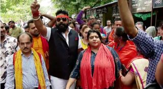 കന്യാസ്ത്രീകൾക്ക് ജാമ്യം ഇല്ലെന്ന് ബജ്രം​ഗ്ദൾ; കോടതിക്ക് പുറത്ത് ആഘോഷം