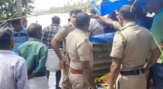വൈക്കത്ത് മരണാന്തര ചടങ്ങിന് പോകവേ വള്ളം മറിഞ്ഞ് അപകടം; സഞ്ചരിച്ചത് 30 പേർ: ഒരാളെ കാണാതായി