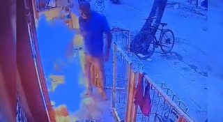 കടംവാങ്ങിയ പണം തിരികെ കിട്ടിയില്ല; ബന്ധുവിന്റെ വീടിന് തീയിട്ട് യുവാവ്