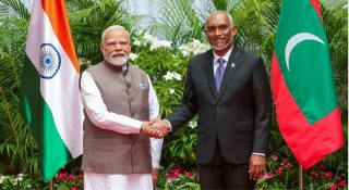ഇന്ത്യയുമായി അടിച്ച് നിൽക്കാനാകില്ല; കൈകൊടുത്ത് മാലി പ്രസിഡന്റ് മുഹമ്മദ് മുയിസു