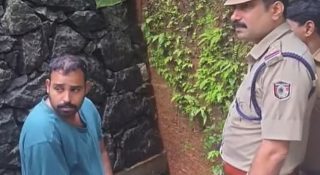പ്ലാസ്റ്റിക് കവറിൽ കെട്ടി വീടിനടുത്ത് പണം ഒളിപ്പിച്ചു; പോലീസ് കുഴി തോണ്ടിച്ചു; പന്തീരാങ്കാവ് ബാങ്ക് കവര്‍ച്ച പണം കണ്ടെത്തി