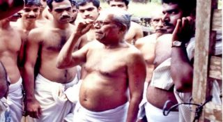 വിഎസ് പന്തല്ലൂര്‍ ക്ഷേത്രത്തില്‍ എത്തിയതെന്തിന്? 2002ലെ രാഷ്ട്രീയ കോളിളക്കം…