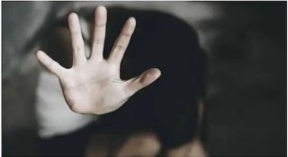 12 വയസ്സുകാരിയെ ഗർഭിണിയാക്കി 72കാരൻ; പുറത്തറിഞ്ഞത് വയറുവേദനയെ തുടർന്ന് ആശുപത്രിയിൽ എത്തിച്ചപ്പോൾ