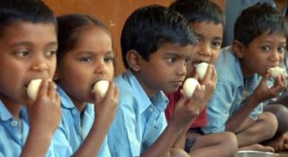 സ്‌കൂളിൽ മുട്ട പുഴുങ്ങിയതിൽ പ്രതിഷേധം; ടിസി വാങ്ങി 84 വിദ്യാർഥികൾ