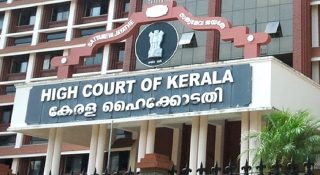 കേരളത്തിൽ ജനിച്ച ‘പാക് പെണ്‍കുട്ടികള്‍ക്ക്’ പൗരത്വം നൽകാനാവില്ലെന്ന് ഹൈക്കോടതി; പാകിസ്ഥാൻ പാസ്പോർട്ട് റദ്ദാക്കിയതുകൊണ്ട് പൗരത്വം ലഭിക്കില്ല