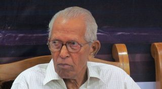 എം കെ സാനു ആശുപത്രിയിൽ; നില ഗുരുതരം