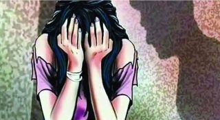 24 കാരിയെ പീഡിപ്പിച്ച കോട്ടയം മുൻ ഡിഎംഒ അറസ്റ്റിൽ; സംഭവം ക്ലിനിക്കിൽ ചികിത്സക്കെത്തിയപ്പോൾ