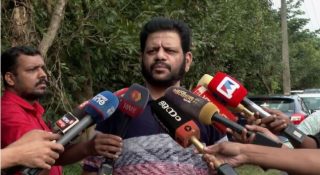 പരാതിക്കാരായ സ്ത്രീകളെ അപമാനിച്ച് കോൺഗ്രസ് എംപി; അർധവസ്ത്രം ധരിച്ചുനിൽക്കുന്നവരെന്ന് ആക്ഷേപം