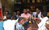 ചിലര്‍ മദ്യം മറ്റൊരു കുപ്പിയിലേക്ക് ഒഴിച്ചു മാറ്റി; മറ്റുചിലര്‍ അവിടെ നിന്നു തന്നെ കുടിച്ചു തീര്‍ത്തു; 20 രൂപ തിരികെ വാങ്ങാന്‍ കുടിയന്‍മാരുടെ ബുദ്ധി പലവിധം