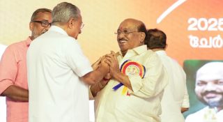 വെള്ളാപ്പള്ളിക്ക് പിണറായിയുടെ ഉപകാര സ്‌മരണ; മൈക്രോഫിനാന്‍സ് അഴിമതി കേസില്‍ അന്വേഷണ ഉദ്യോഗസ്ഥനെ മാറ്റാൻ സർക്കാർ