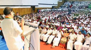 ജംബോ കമ്മറ്റി കെപിസിസി യോഗം ചേരാന് തടസം; കോര് കമ്മറ്റി രൂപീകരിച്ച് കോണ്ഗ്രസ്; ദീപാദാസ് മുന്ഷി കണ്വീനര്