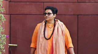 ‘പെണ്മക്കൾ അഹിന്ദുക്കളെ സന്ദർശിച്ചാൽ അവരുടെ കാലുകൾ ഒടിക്കണം’; വിവാദ പരാമശവുമായി പ്രജ്ഞാ സിങ് ഠാക്കൂര്‍