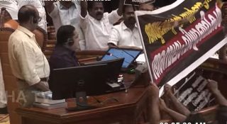 ശരണമുഖരിതമായി നിയമസഭ; അമ്പലം വിഴുങ്ങികള്‍ ബാനറുമായി പ്രതിപക്ഷം; ഏത് വിഷയവും ചര്‍ച്ച ചെയ്യാമെന്ന് മന്ത്രി രാജേഷ്