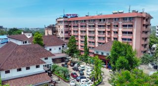 ചികിത്സിക്കാന്‍ പണമില്ലാതെ അരുംകൊല!! ഭാര്യയെ ആശുപത്രിയിൽ കഴുത്തുഞെരിച്ച് കൊന്ന് ഭർത്താവ് അഞ്ചാം നിലയില്‍ നിന്ന് ചാടി