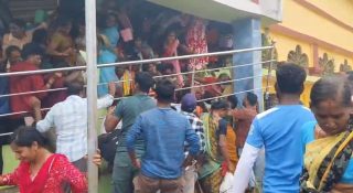 ആന്ധ്രയെ ഞെട്ടിച്ച് വീണ്ടും ക്ഷേത്ര ദുരന്തം; ശ്രീകാകുളം ജില്ലയിലെ വെങ്കിടേശ്വര ക്ഷേത്രത്തില് തിക്കും തിരക്കും; 9 മരണം
