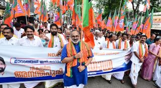 ആത്മഹത്യയും സഹകരണ വിഷയങ്ങളും പറഞ്ഞ് തീര്‍ക്കാന്‍ ബിജെപി; രാജീവ് ചന്ദ്രശേഖര്‍ തന്നെ രംഗത്ത്; പിന്നില്‍ ആര്‍എസ്എസ്