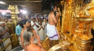 ശബരിമലയിലെ സ്വര്‍ണപ്പാളികളുടെ മുക്കുംമൂലയും പരിശോധിച്ച് SIT; സാമ്പിളും ശേഖരിച്ചു