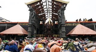 മരക്കൂട്ടത്ത് നിന്നും ഭക്തരെ മറ്റ് വഴികളിലൂടെ കടത്തിവിട്ടു; ശബരിമലയിലേത് പോലീസ് വീഴ്ച; തിരക്ക് ബോധപൂര്‍വം ഉണ്ടാക്കിയതെന്ന് കെ ജയകുമാർ