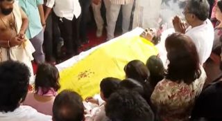 ചിരിയും ചിന്തയും ബാക്കിവെച്ച് ശ്രീനിവാസൻ വിടവാങ്ങി; സംസ്കാരം ഇന്ന് ഔദ്യോഗിക ബഹുമതികളോടെ