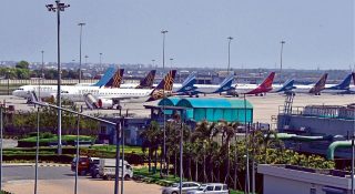 പുതിയ വിമാന കമ്പനികള്‍ക്ക് പിടിച്ചു നില്‍ക്കാനാവുമോ? ഇന്ത്യാക്കാര്‍ക്ക് വാടകയ്ക്കു പോലും പ്ലെയിനുകള്‍ കിട്ടാത്ത അവസ്ഥ