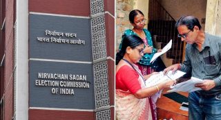 ‘കൂട്ടത്തോടെ വോട്ടർമാരെ ഒഴിവാക്കുന്നു എന്ന ആരോപണം പച്ചക്കള്ളം’; കോടതിയെ അറിയിച്ച് തിരഞ്ഞെടുപ്പ് കമ്മീഷൻ