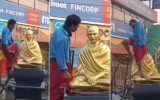 അടിച്ചു പൂസായി ഗാന്ധി പ്രതിമയുടെ ചെകിട്ടത്തടിച്ചു; യുവാവ് പിടിയിൽ