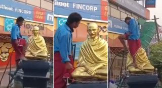 അടിച്ചു പൂസായി ഗാന്ധി പ്രതിമയുടെ ചെകിട്ടത്തടിച്ചു; യുവാവ് പിടിയിൽ