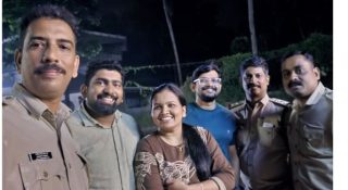 നടുറോഡിലൊരു സർജറി!! ഞെട്ടിച്ച് ഡോക്ടർമാർ; ബ്ലേഡും സ്ട്രോയും ജീവൻരക്ഷാ ഉപകരണങ്ങളായി