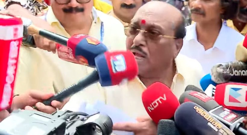 മാധ്യമങ്ങളോട് കയര്‍ത്ത് വെള്ളാപ്പള്ളി; റിപ്പോര്‍ട്ടര്‍ ടിവിയുടെ മൈക്ക് തട്ടി മാറ്റി; പ്രകോപനം മലപ്പുറം പരാമര്‍ശത്തിലെ ചോദ്യങ്ങളില്‍