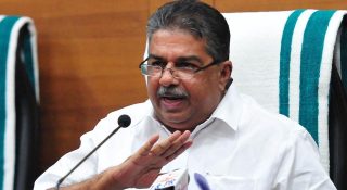 പാർട്ടി തള്ളി, പ്രതിപക്ഷം ആഞ്ഞടിച്ചു; ഒടുവിൽ സജി ചെറിയാൻ മുട്ടുമടക്കി; വിവാദ പരാമർശത്തിൽ മന്ത്രിയുടെ മലക്കംമറിച്ചിൽ