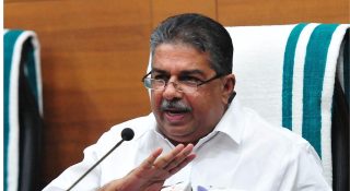 പാർട്ടി തള്ളി, പ്രതിപക്ഷം ആഞ്ഞടിച്ചു; ഒടുവിൽ സജി ചെറിയാൻ മുട്ടുമടക്കി; വിവാദ പരാമർശത്തിൽ മന്ത്രിയുടെ മലക്കംമറിച്ചിൽ