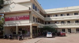 ആറ്റിങ്ങലിനെ ഞെട്ടിച്ച് സ്‌കൂൾ കെട്ടിടത്തിൽ അപകടം! രണ്ടാം നിലയിൽ നിന്ന് വീണ് വിദ്യാർത്ഥിനിക്ക് ഗുരുതര പരിക്ക്